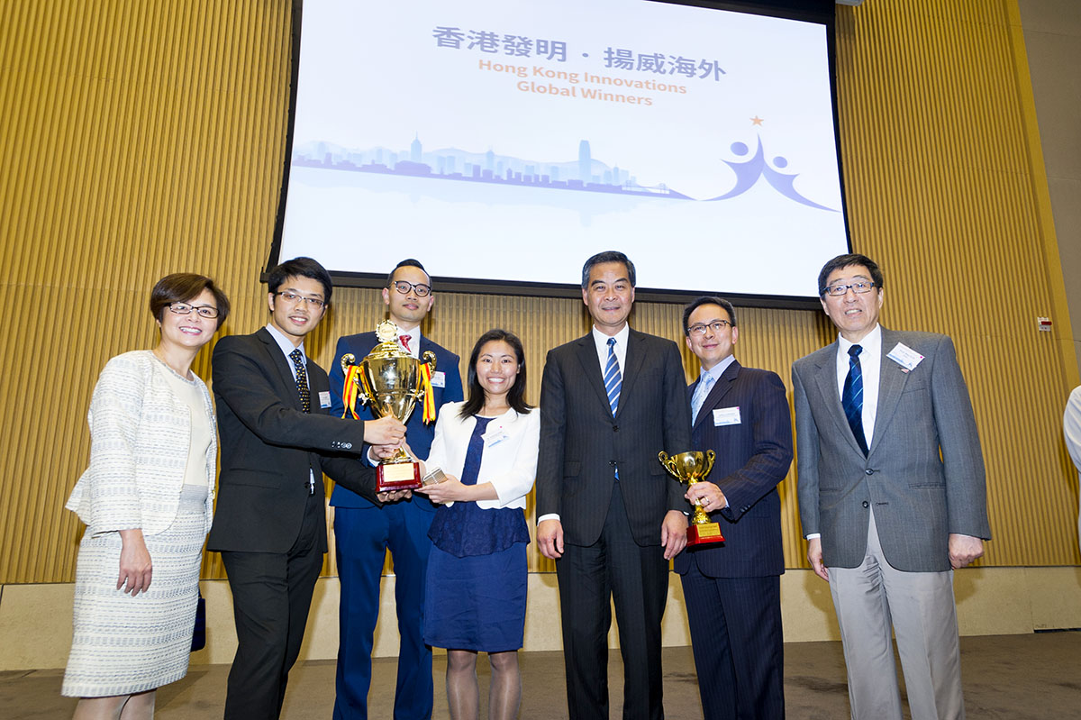 (From left) Professor Shuk Han Cheng, Mr Eric Chen Zixiang, Mr Jimmy Tao (Managing Director of Vitargent), Dr Xueping Chen, Mr Chun-ying Leung (Chief Executive of HKSAR), Mr Jeffrey Cheung (Co-founder of Vitargent) and Professor Way Kuo (President) at the Chief Executive’s reception.