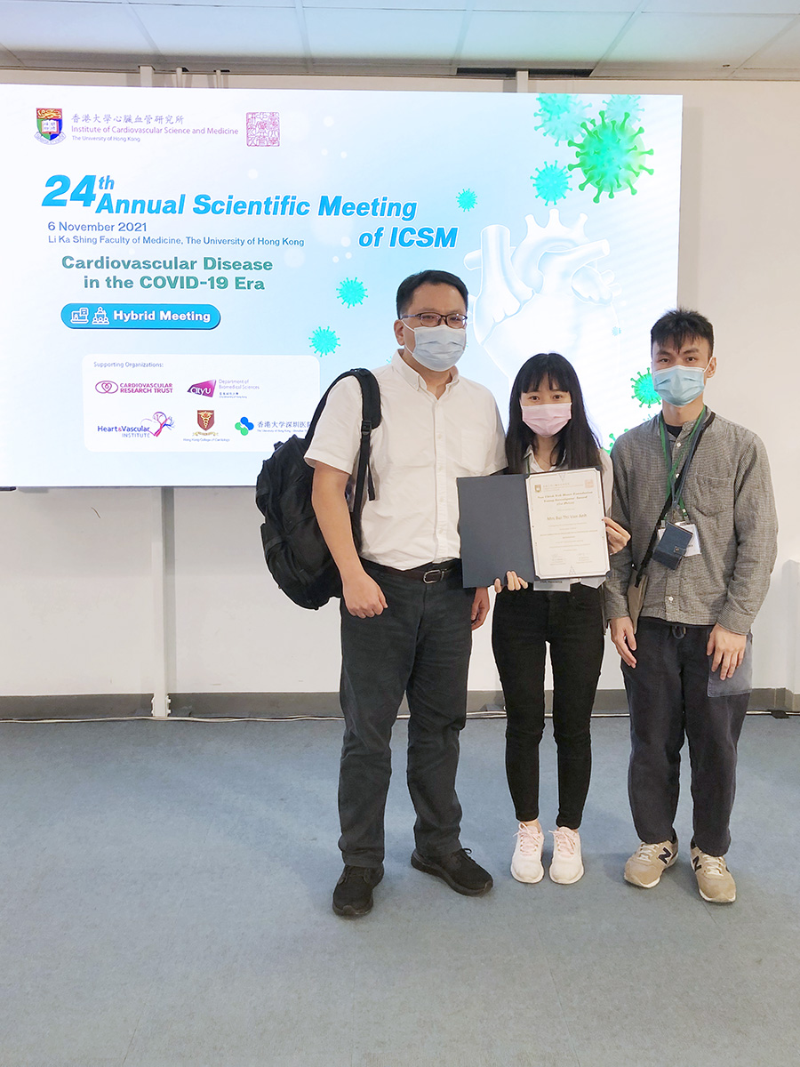 (from right) PhD students PU Aoyang, BUI Thi Van Anh and supervisor Dr BAN Kiwon attended the ICSM conference.
