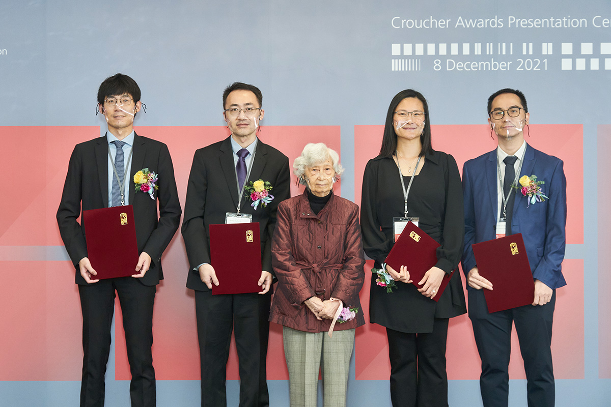 Presenter and Recipients of Croucher Innovation Awards 2019 (left to right): Dr Renjie Zhou (The Chinese University of Hong Kong), Dr Yufeng Wang (The University of Hong Kong), Prof. Rosie Young Tse Tse (Presenter), Dr Kwan Chow (CityU) and Dr Chun Kit Kwok (CityU). (Photo source: Croucher Foundation)