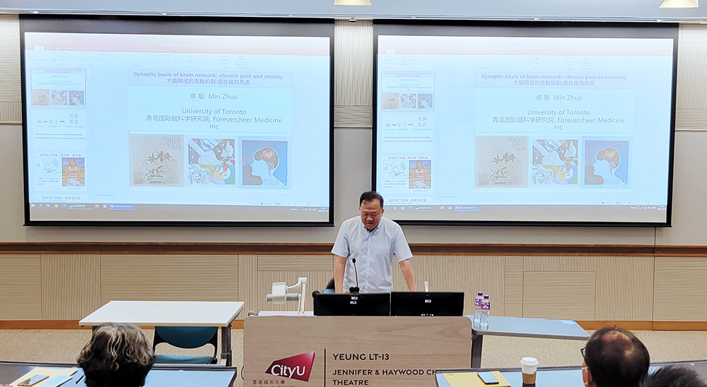 Professor Zhuo gave his seminar on “Synaptic Basis of Brain Network: Chronic Pain and Anxiety”.