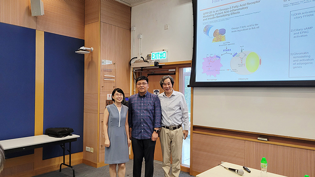 Professor Jinpeng SUN presented his work on Discovery of membrane receptor subfamily to sense steroid hormones and the mechanism of force, itch and odor perception by GPCR