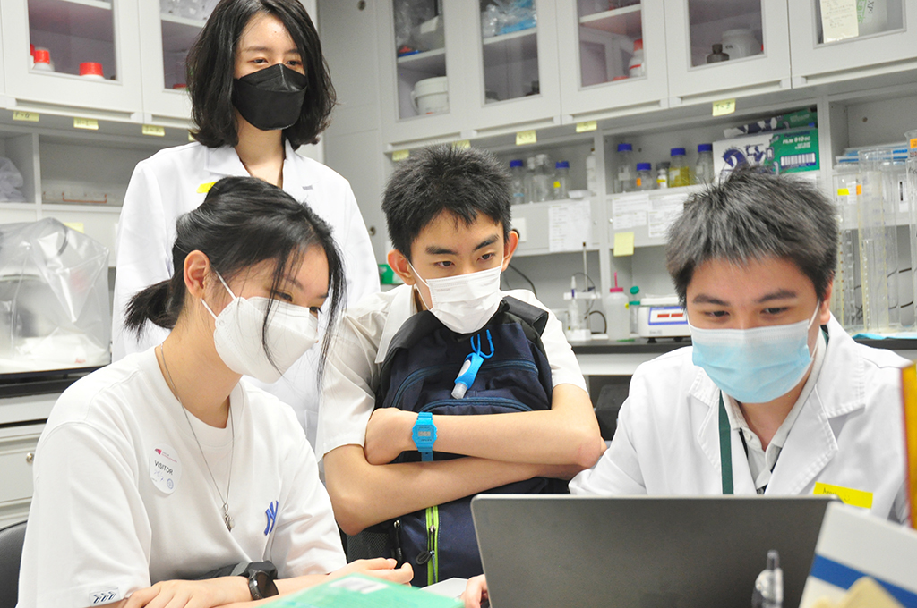 Hong Kong Brain Bee Competition finalists visited labs of CityU Neuroscience