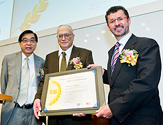 (From left) Professor Roderick Wong, Professor Vladimir Rokhlin and Mr William Benter at the Prize Presentation Ceremony.