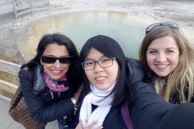 李慧悅同學跟來自波蘭和印度的朋友遊覽黃石公園