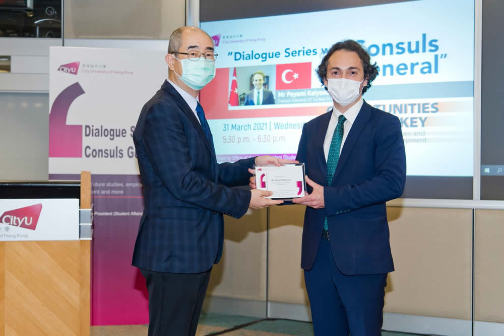Consul-General Mr. Peyami KALYONCU was delighted to share with the audience numerous opportunities for future studies and career development that Turkey can offer.