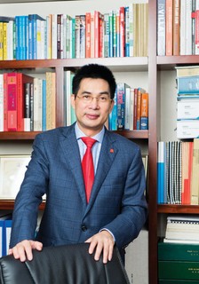 Mr Lau Tat-chuen