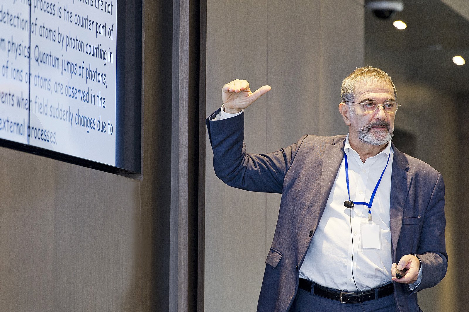 Professor Haroche presents his latest research in quantum science. 