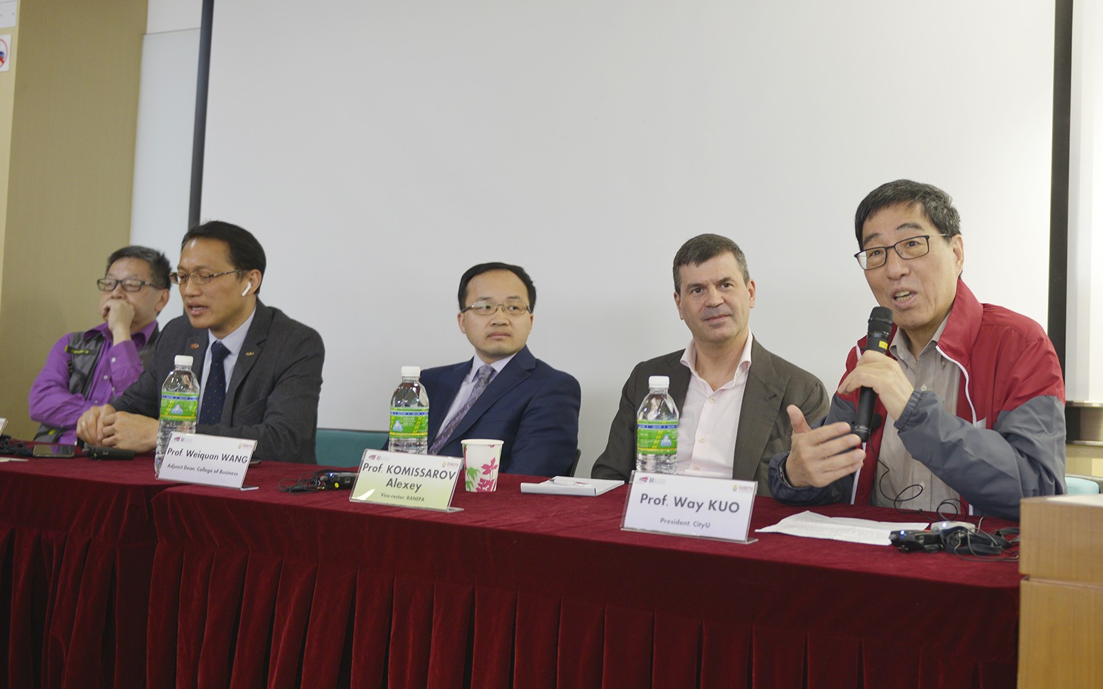 Russian ministers attend public management programme at CityU