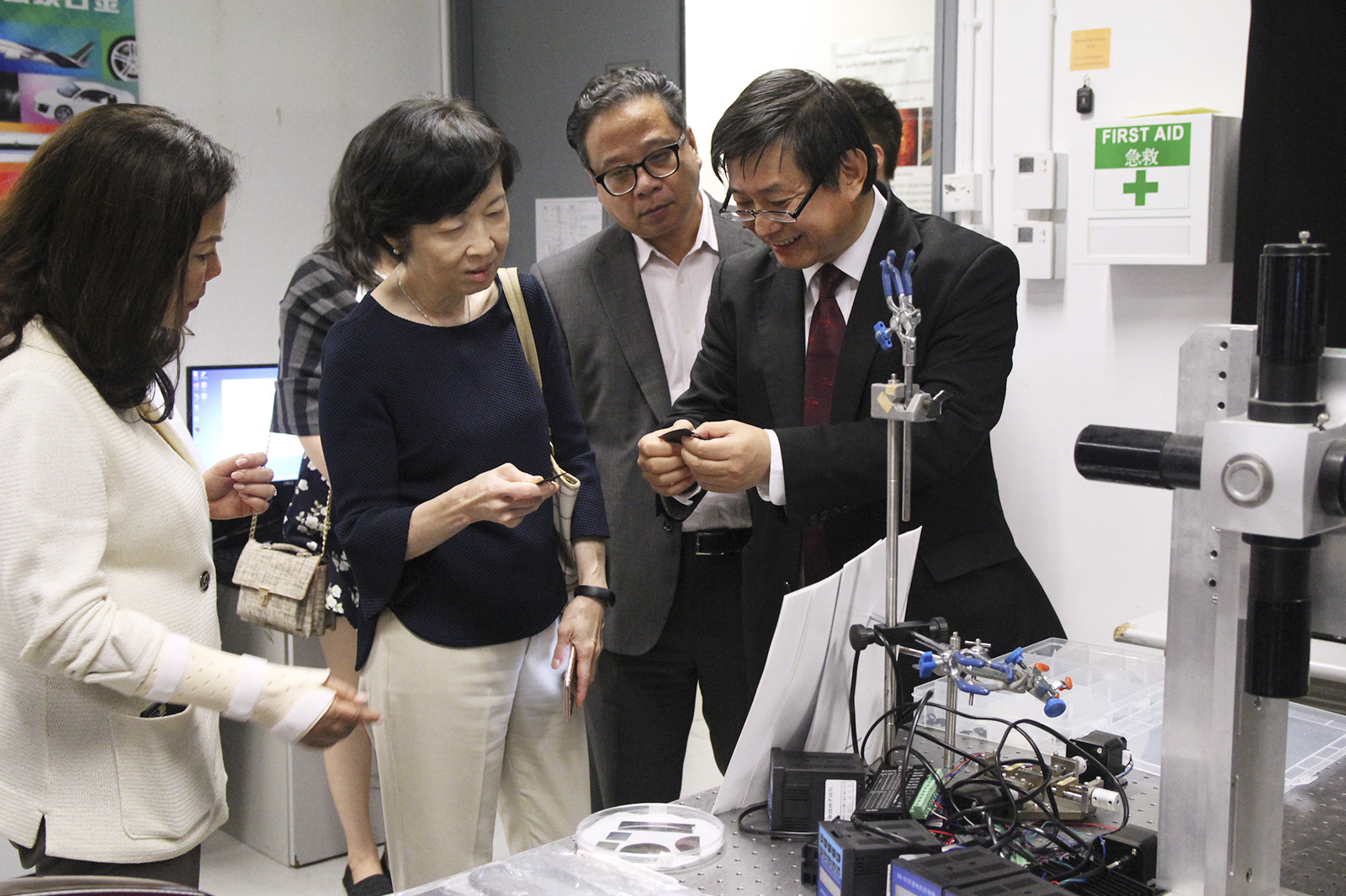 香港科技園代表參觀城大實驗室  冀大學研究商品化