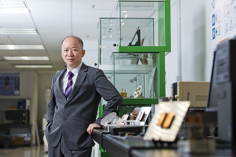 CityU antenna pioneer elected as fellow of the UK Royal Academy of Engineering