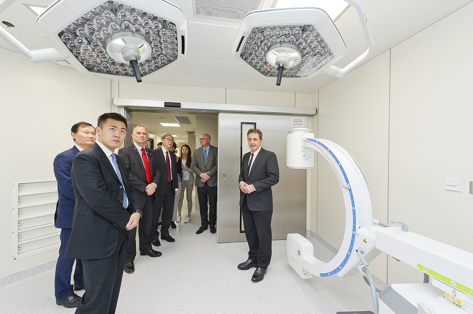 Guests visit the CityU Veterinary Medical Centre.