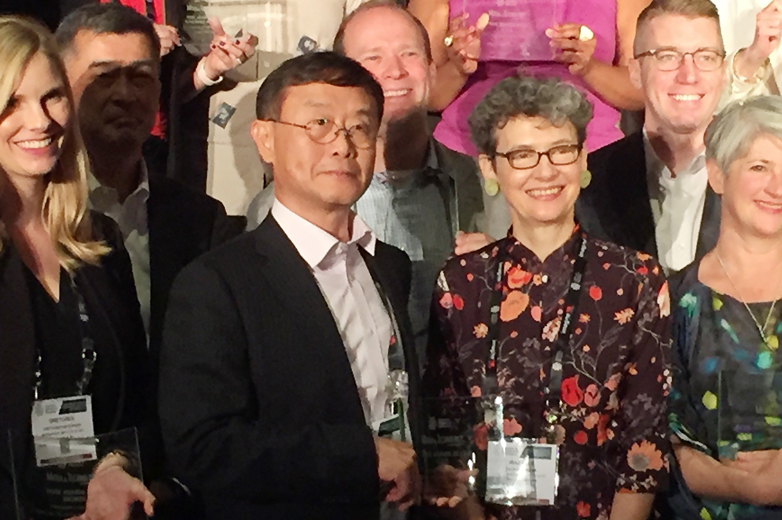 (From second from right) Dr Frank and Mr Hsu Hsiao-te, Chief Curator of Department of Education, Exhibition and Information Services, NPM, receive the prize.