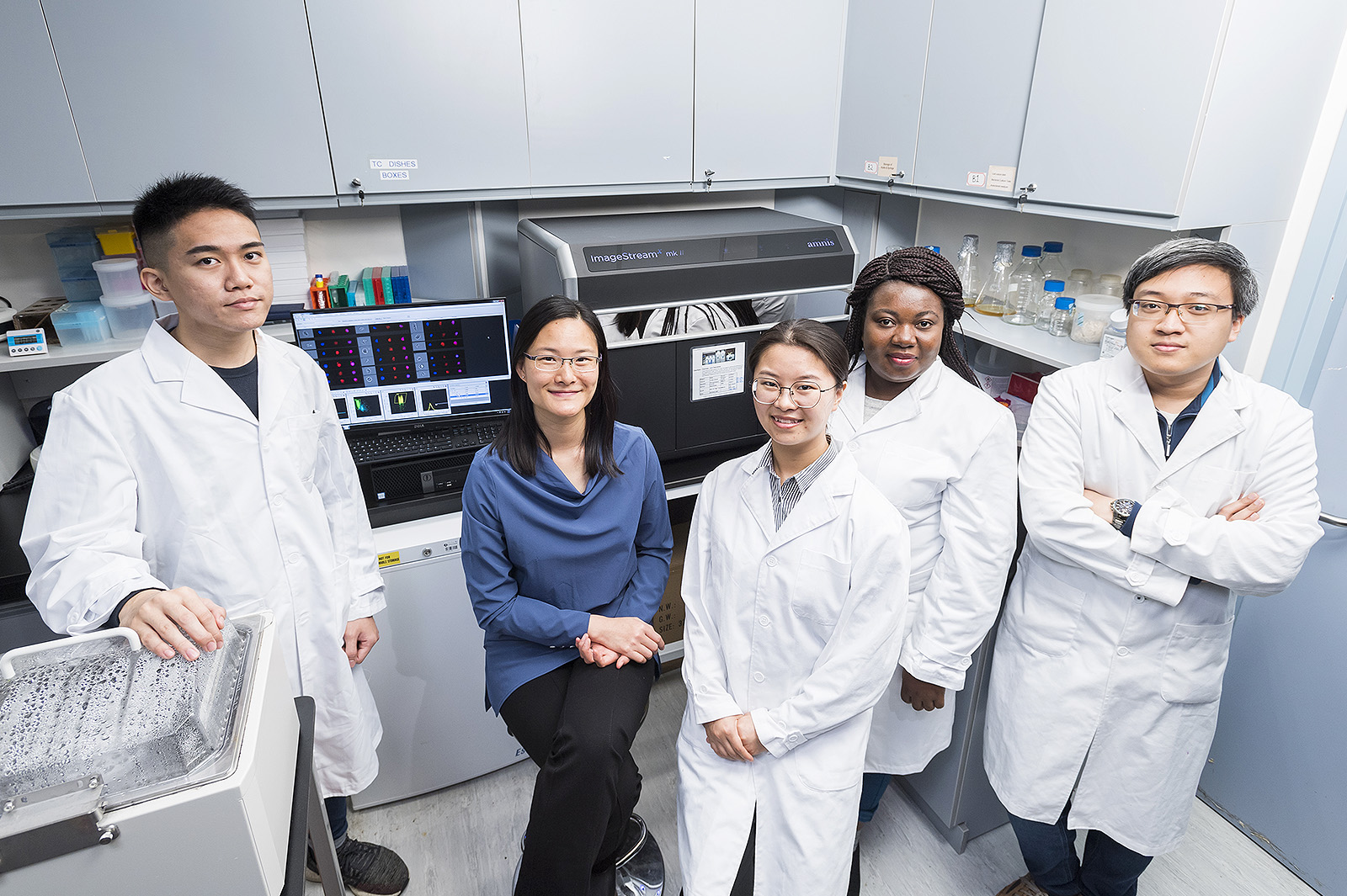 Dr Chow Kwan Ting and her research team at CityU.