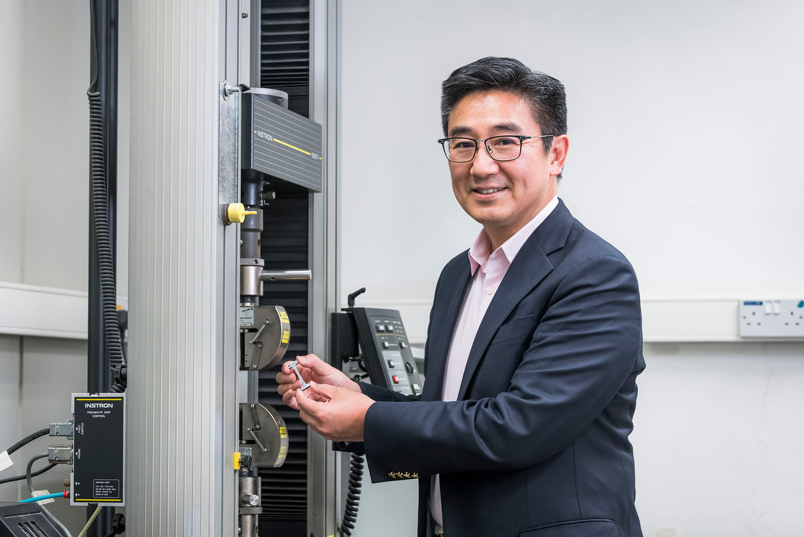 Neutron scattering expert at CityU awarded Croucher Senior Research Fellowship