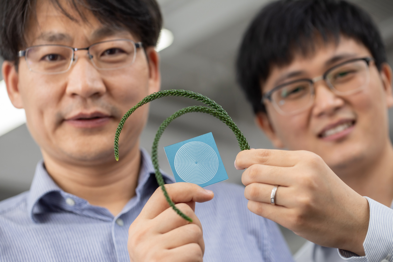 Professor Wang Zuankai (left) and Dr Zhu Pingan.