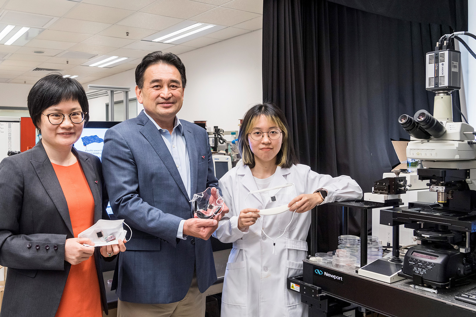 (From left) Professor Wang Jianping, Professor Li Wenjung, and Suo Jiao, PhD student of MNE.