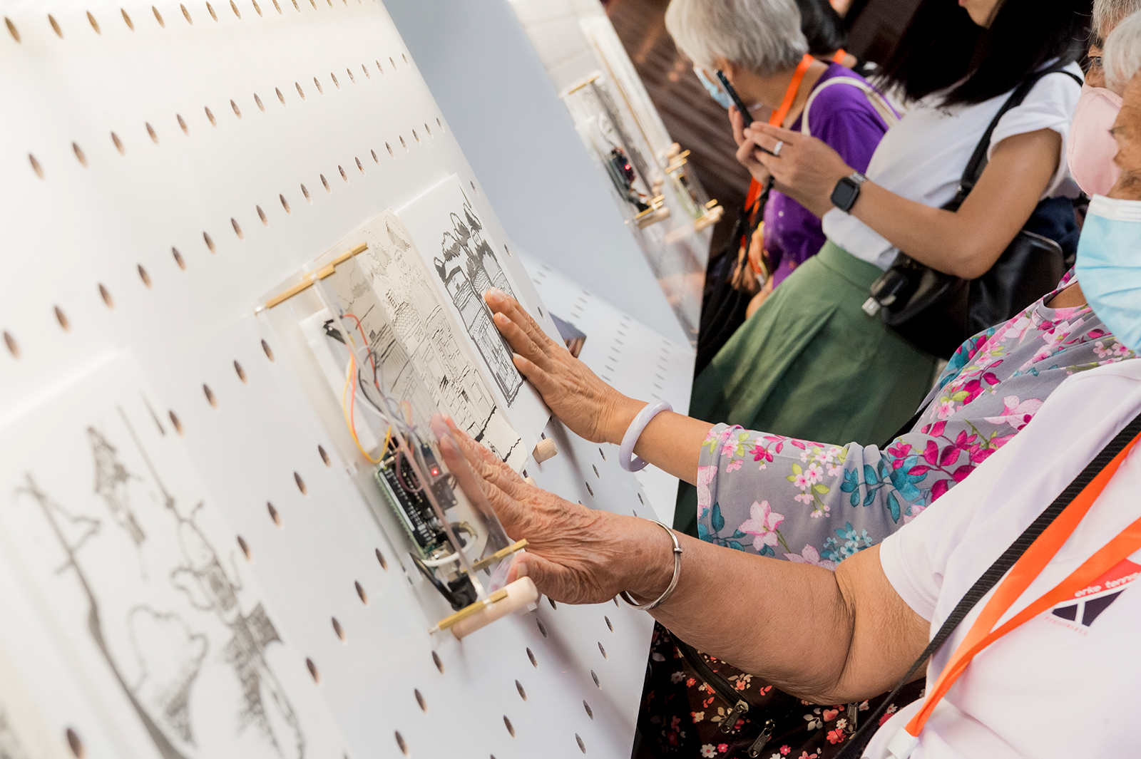 The exhibition showcased 28 selected artworks by secondary school students.