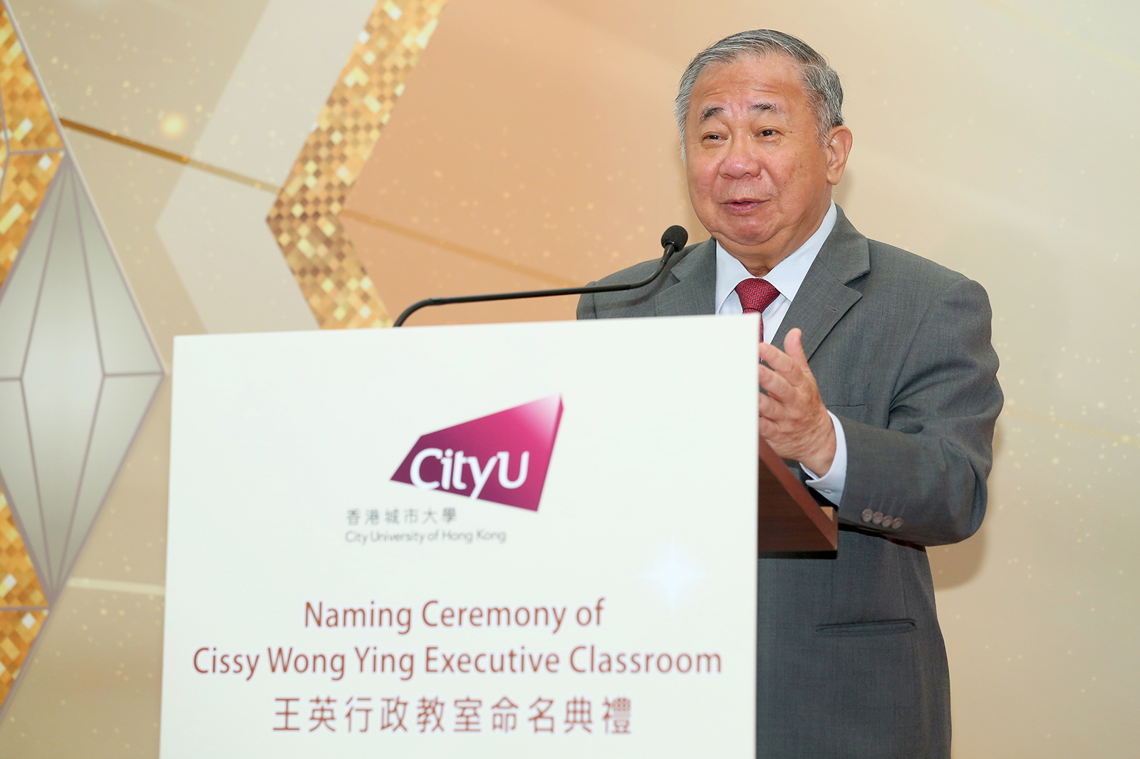 President Boey expressed his heartiest gratitude for Ms Wong’s support to her alma mater. 