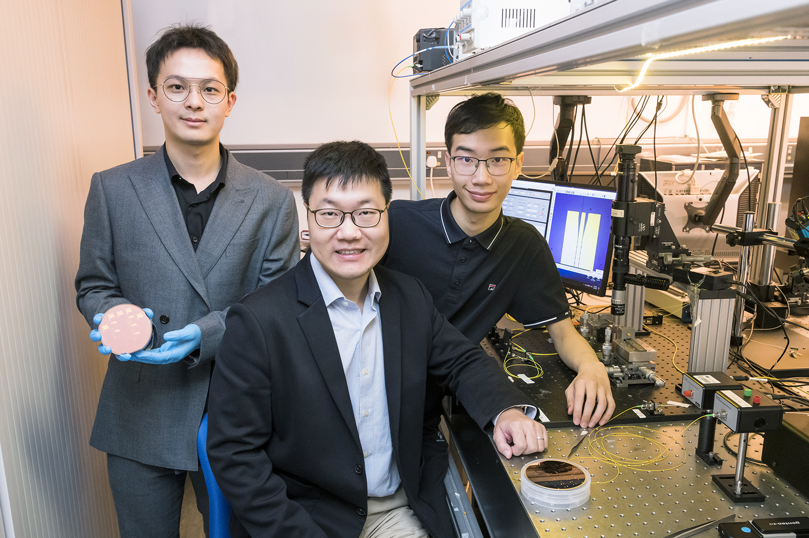 (From left) Feng Hanke, Professor Wang Cheng, Ge Tong