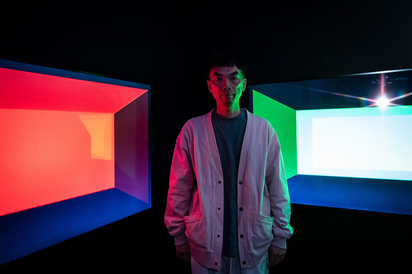 More than 20 alumni and students showcase their diversified talent in the form of animation, film, photography, painting, media installation, robotic art, sound installation, video art and more in the exhibition. Photo shows GayBird and his work “Syncopation”.