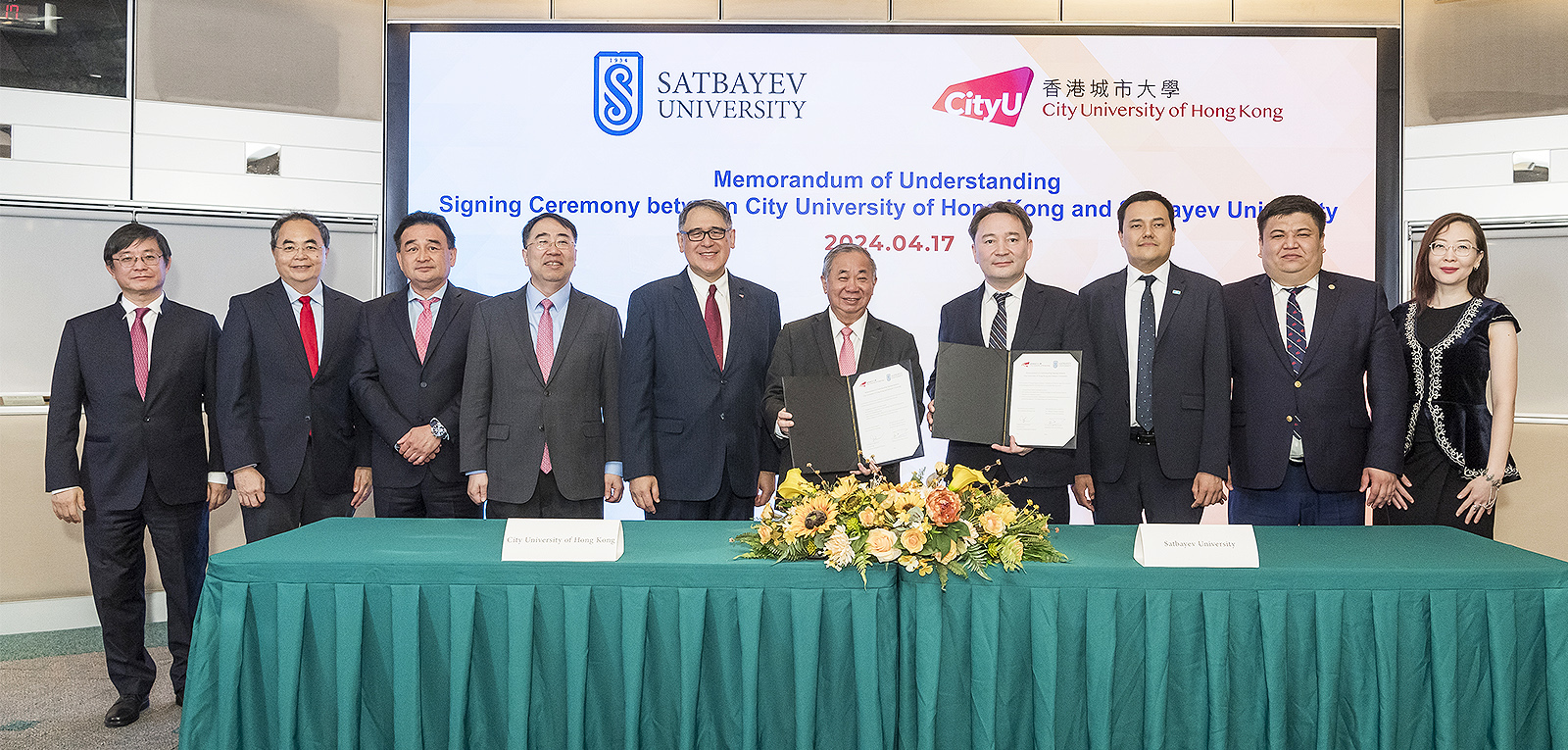 （左起）呂教授、茹教授、李文榮教授、李振聲教授、黃先生、梅校長、Begentayev校長、Seitakynov先生、Yermekbayev副校長及Shilibekova博士。