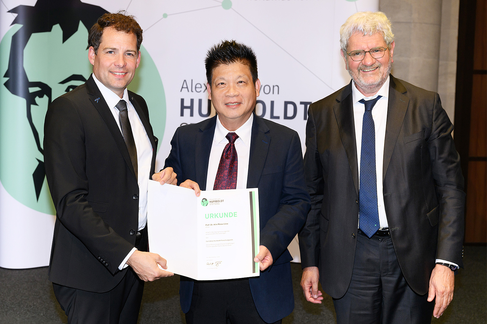 (From left) Dr Felix Streiter, Managing Director of the Carl Zeiss Foundation; Professor Liew; and Professor Robert Schlögl, President of the Alexander von Humboldt Foundation. (Photo credit to Humboldt Foundation/David Ausserhofer)
