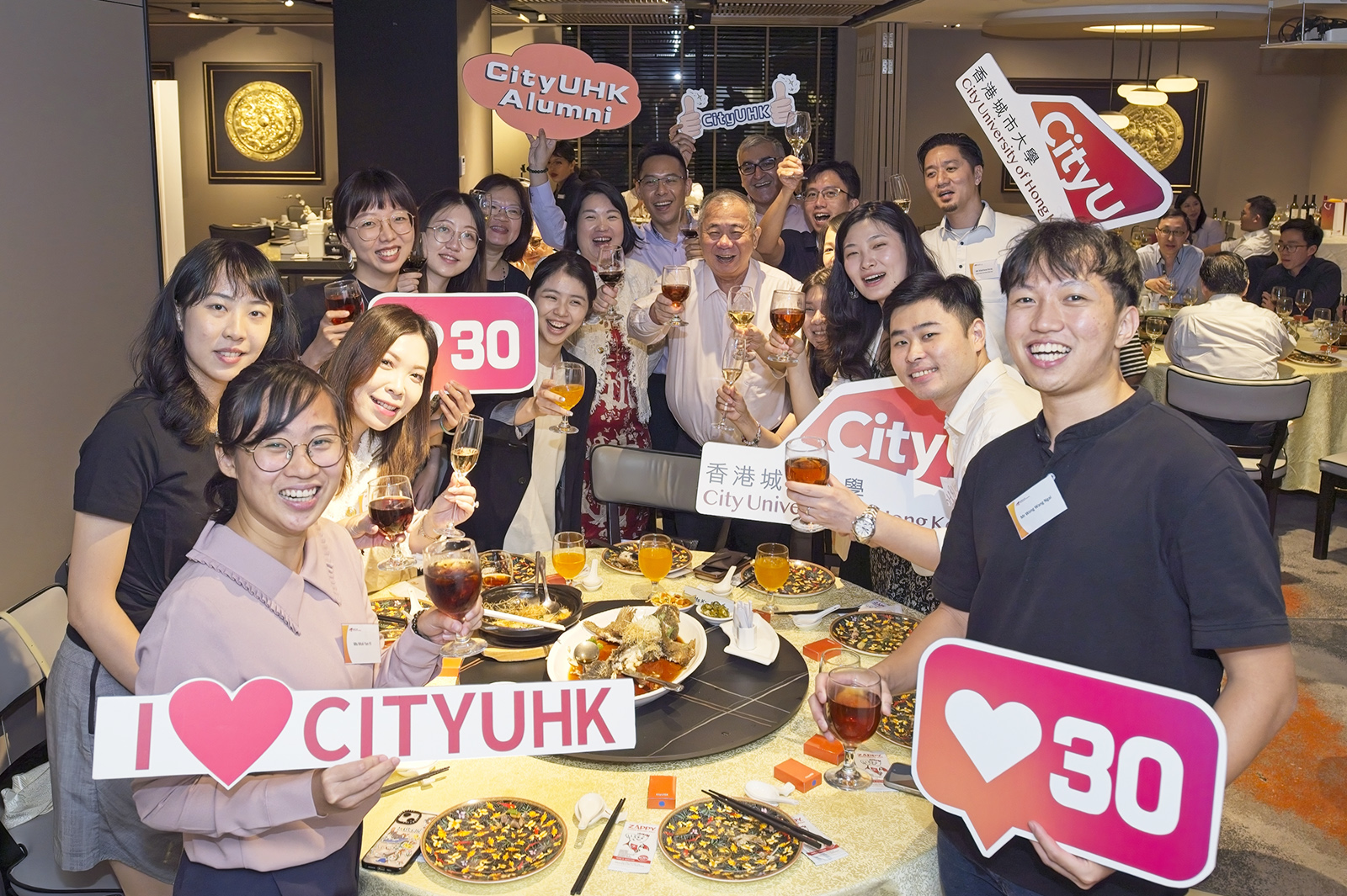 近六十名校友參與校友晚宴。
