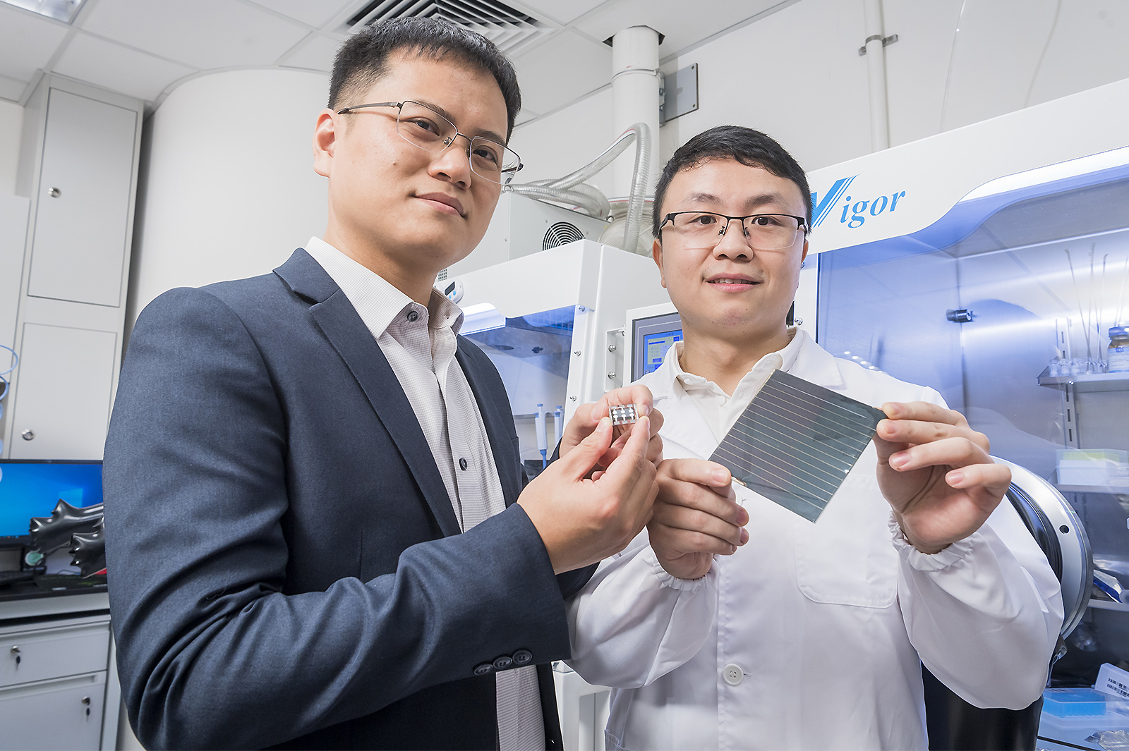 Professor Zhu Zonglong (left) and Dr Gao Danpeng of the Department of Chemistry of City University of Hong Kong hold their innovative solar cells.