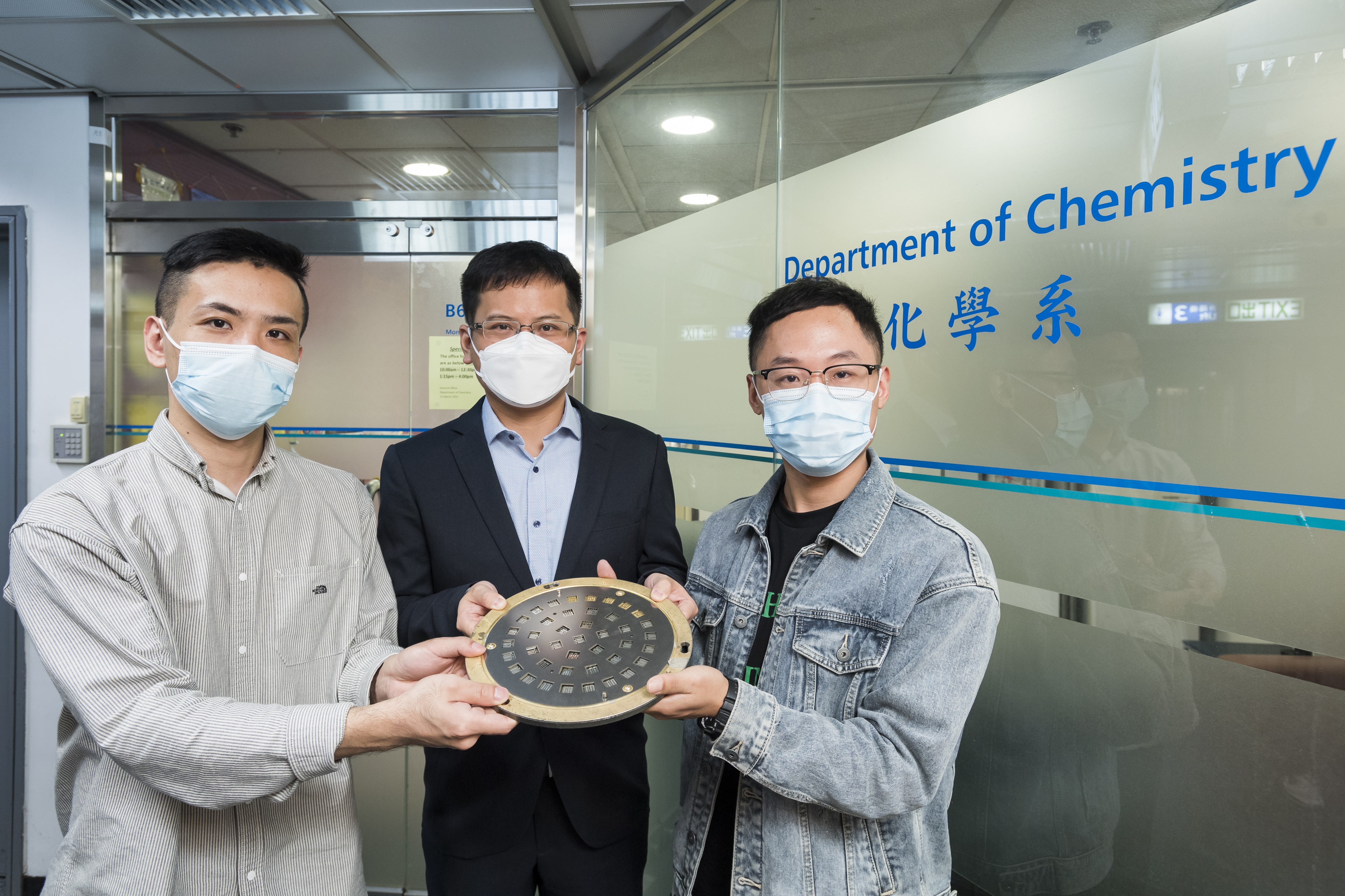 highly efficient and stable perovskite solar cells