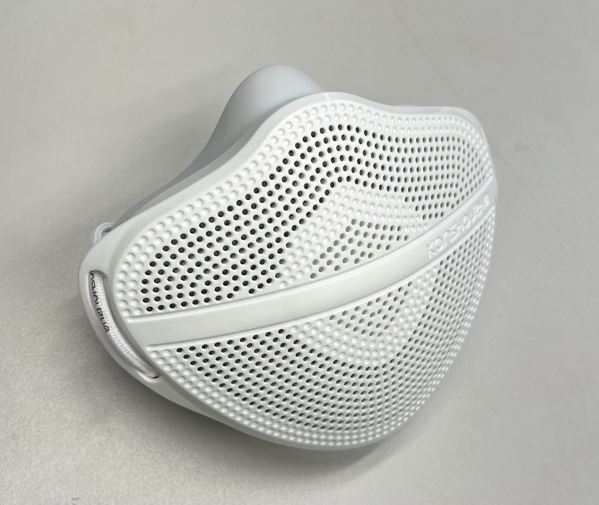 城大科研團隊設計「呼吸充電」靜電口罩    延長空氣過濾效能    減輕環境負擔