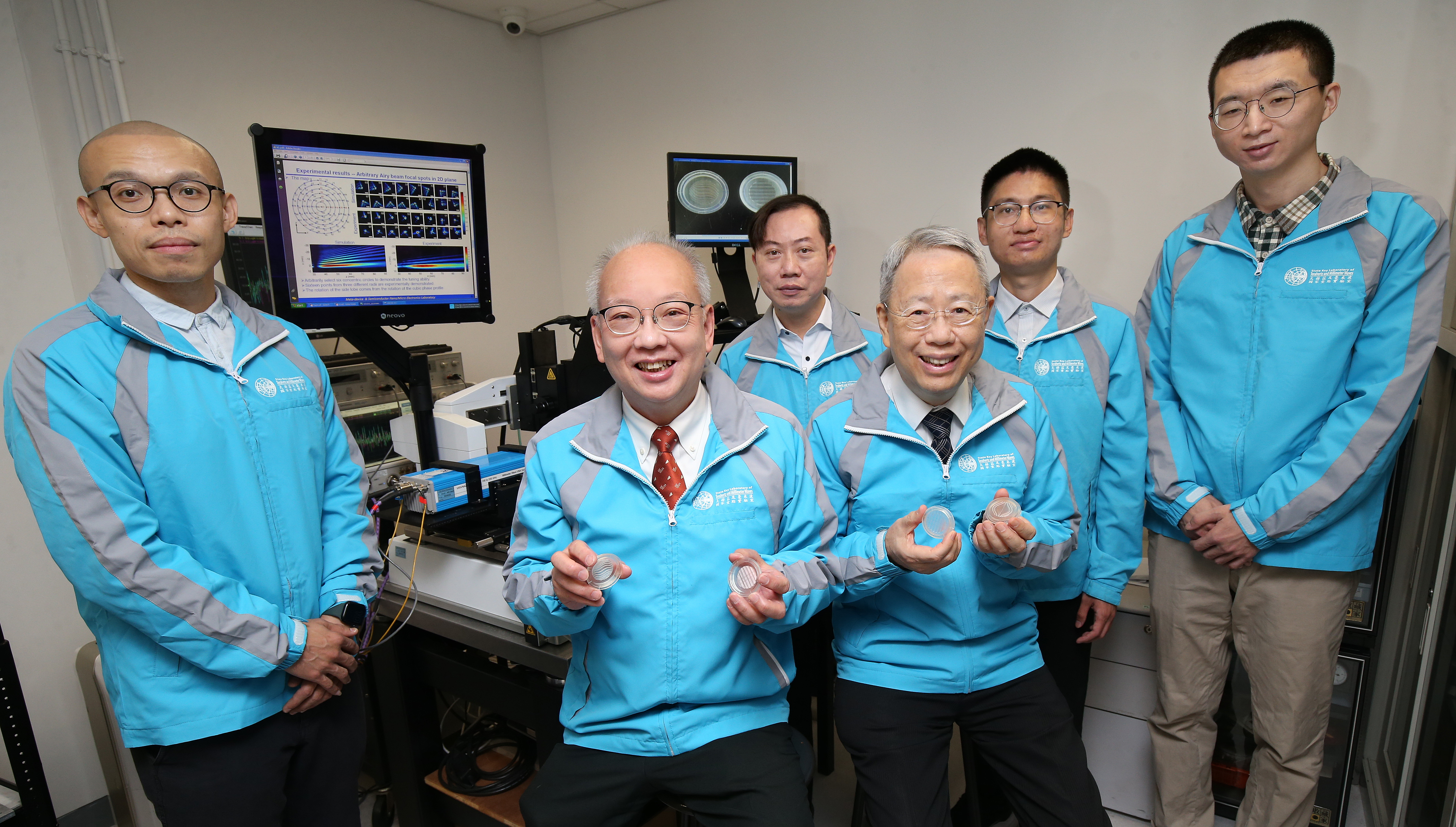 城大科學家發明了能把6G信號精確及安全地轉向的可調諧「超構元件」