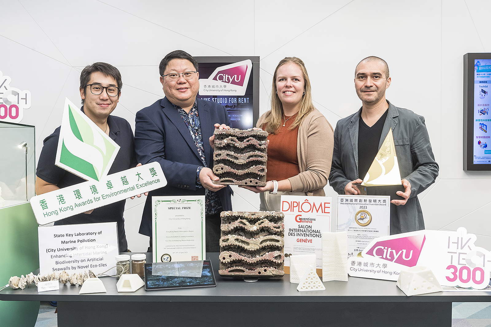 CityU team wins Gold Award at the Hong Kong Green Innovations Award  for transforming manmade seawalls into living shorelines