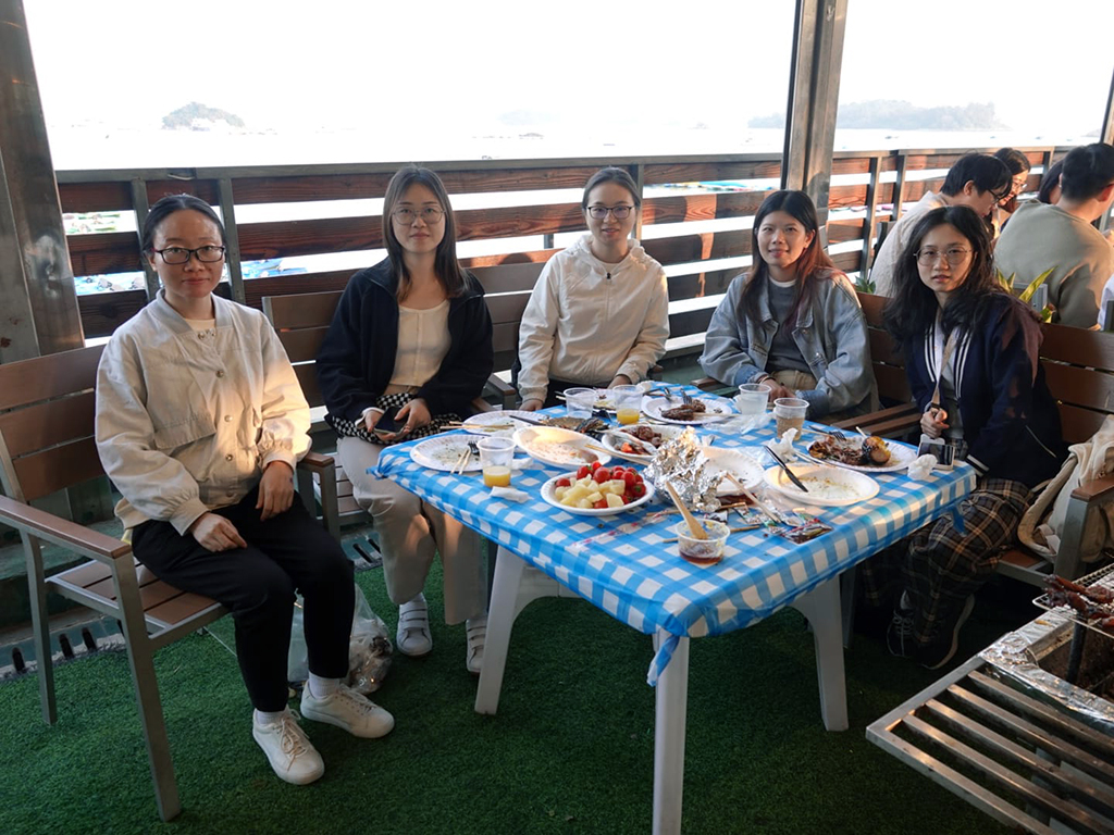 A little chitchat nearby the sea was great.