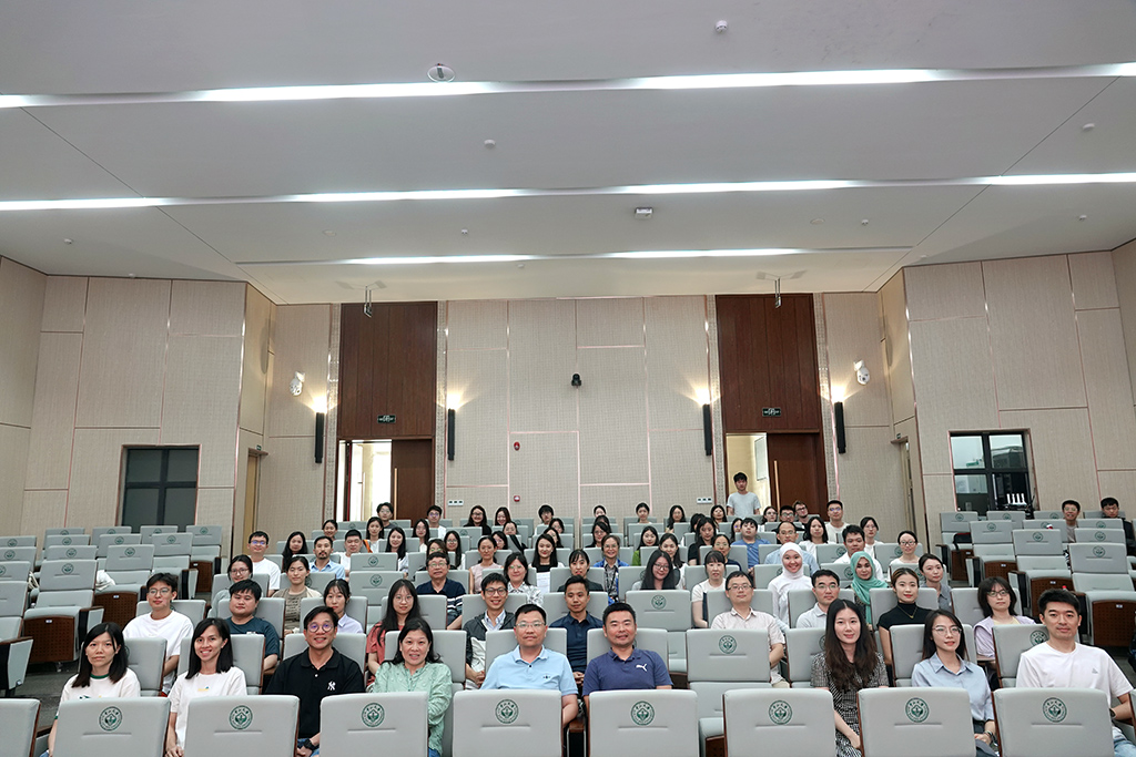 Participants attend the Research Gala at Shenzhen Campus of SYSU.
