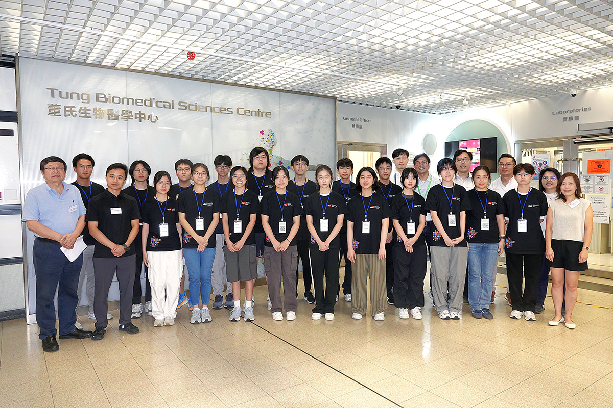 Secondary school participants, faculty and technical staff gather for a group photo outside the BMS lab.