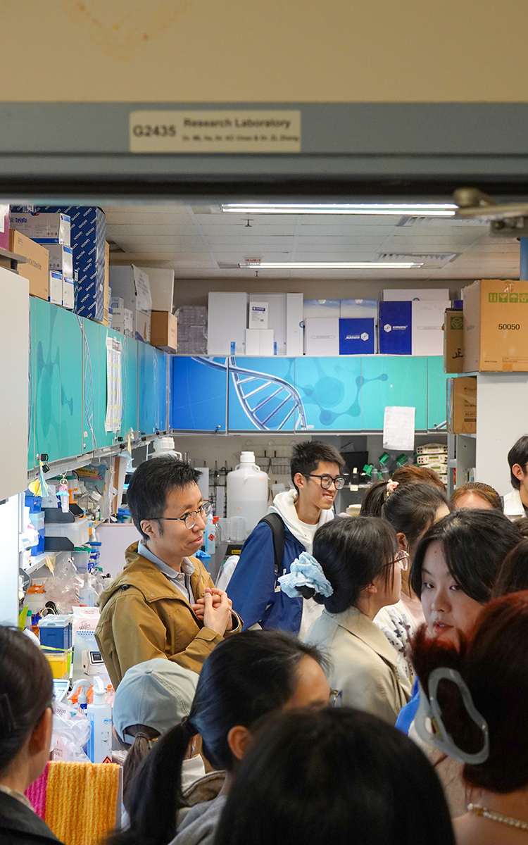 The delegation tours the BMS laboratory and learns about current research projects and facilities.