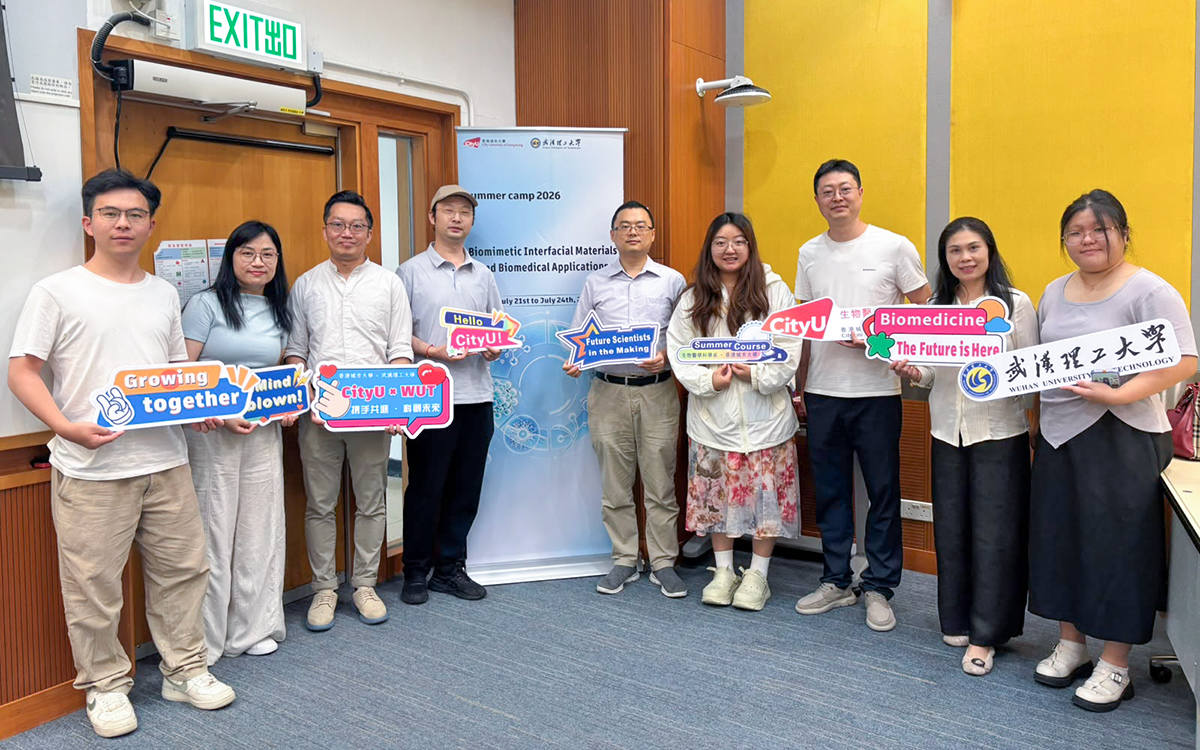 CityUHK BMS faculty members and WUT delegation leaders gather to commemorate their collaboration.