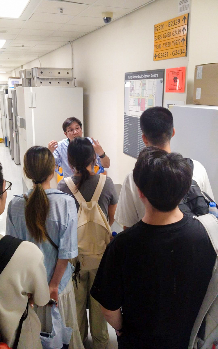 The delegation tours the BMS laboratory and learns about current research projects and facilities.