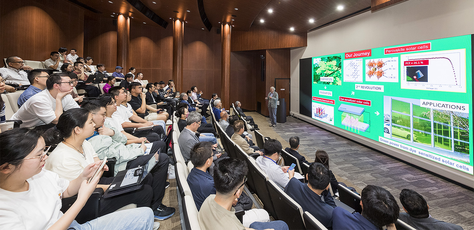 Professor Graetzel and other academics explored innovative solutions for green energy production, storage, and utilisation during the summit.