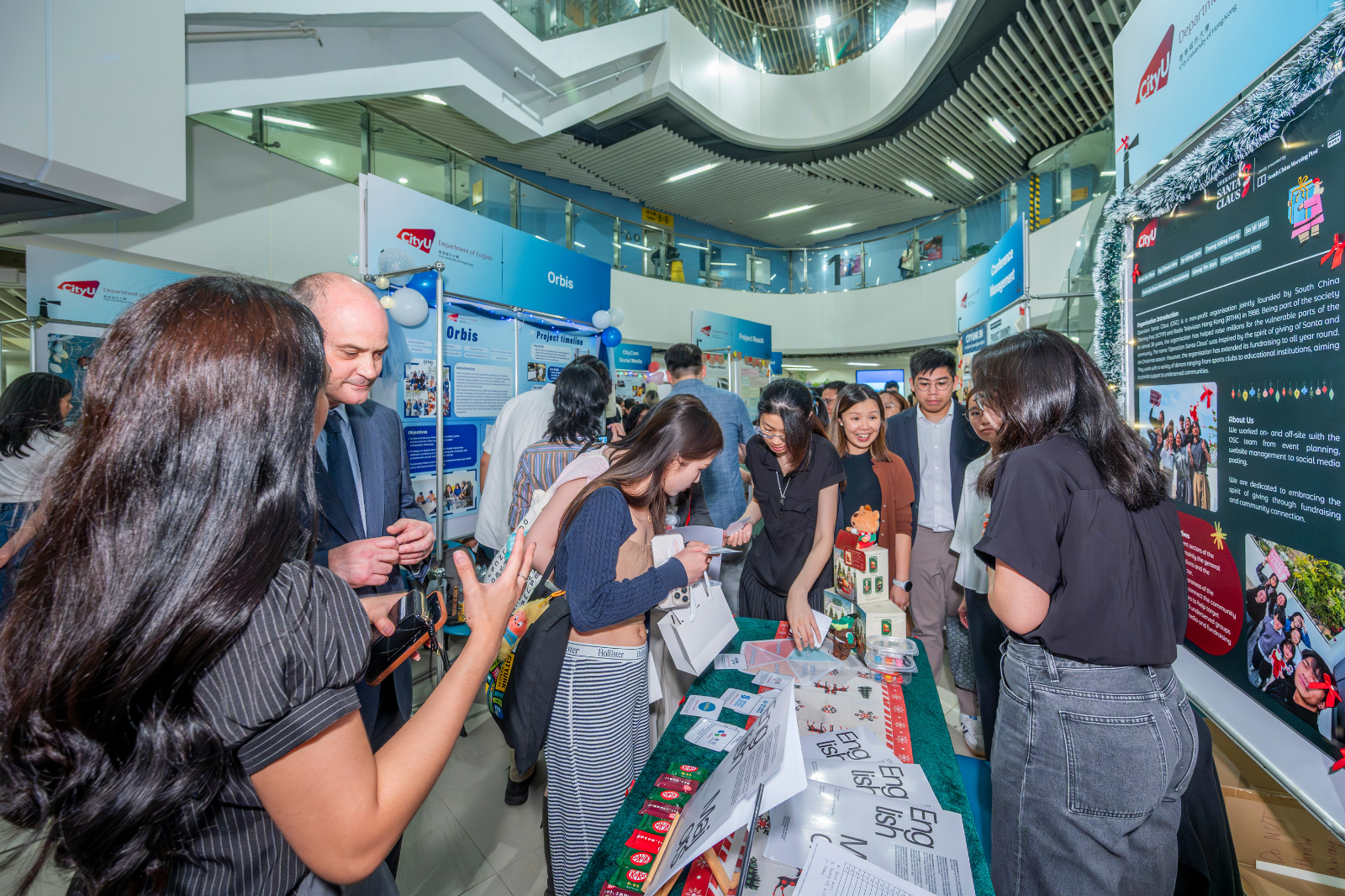 The Department of English Hosts the Annual Professional Final Year Project (PFYP) Exhibition, Showcasing Student Projects that Bridge Industry and Academia