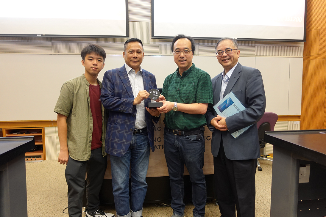 Andy Siu (second on the right), Programme Leader of GREAT hosted the thematic talk with Mr. Edmond Yau (second on the left), an Industrial Mentor of GREAT, joined as a guest. Mr. Issac Ho (left), a current student of GREAT gave further sharing. On the right was Professor Daniel Ho, CSCI’s Associate Dean (Undergraduate Education).