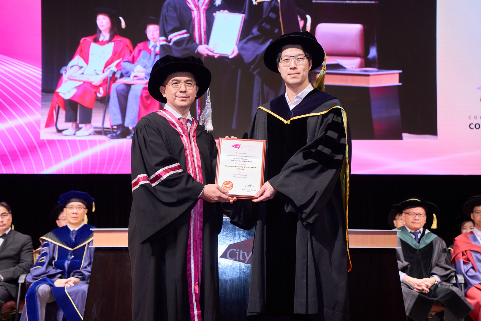Prof. Condon Lau (right) was one of the recipients of the College of Science Outstanding Knowledge Transfer Award.