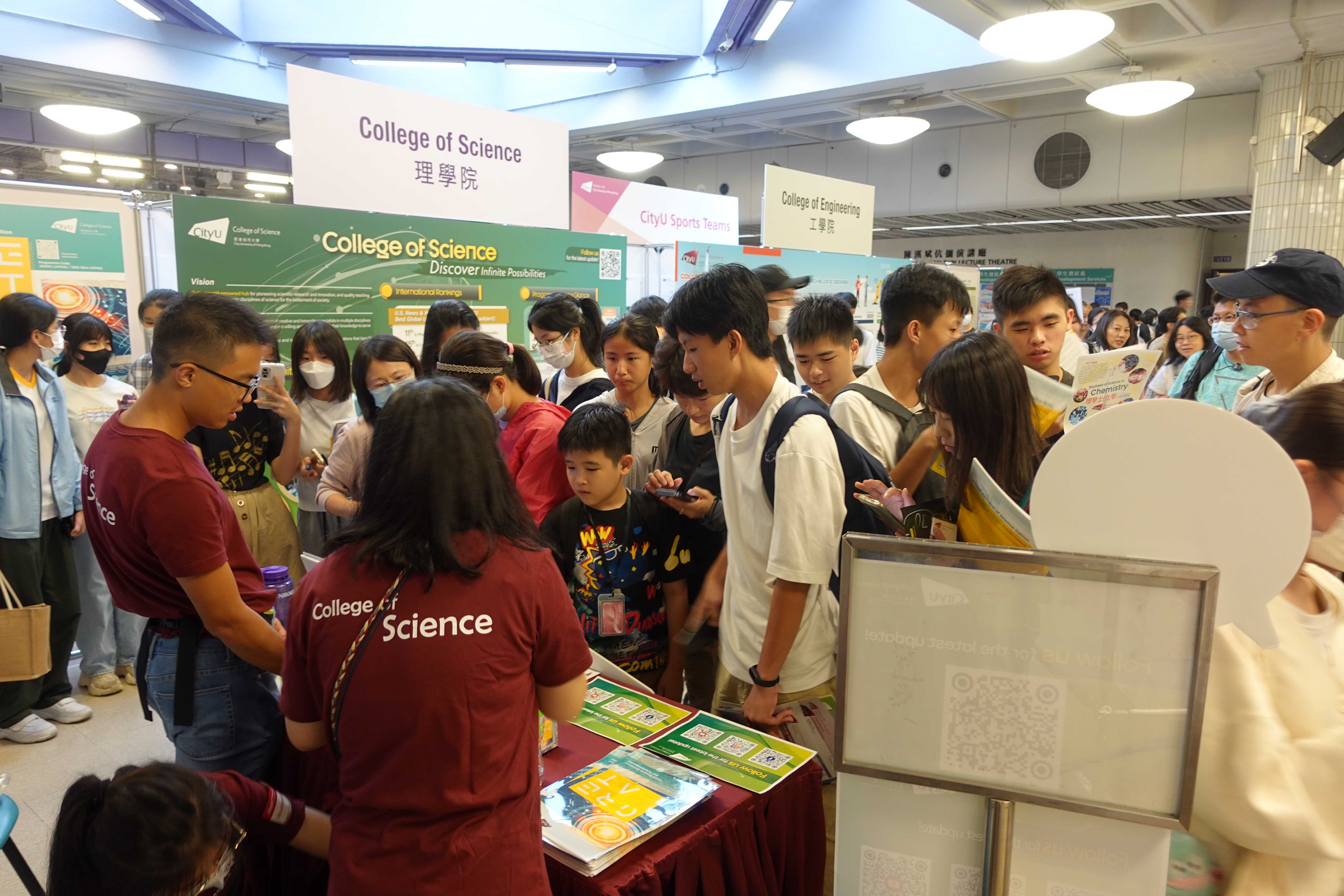 College of Science’s (CSCI) UG Information Day finally resumed completely to face-to-face mode on Oct 7, 2023, with hundreds of participants flocking to our booth for the latest admission tips.