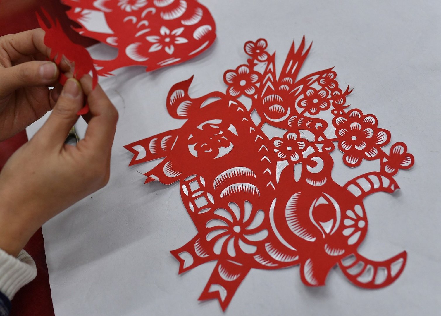 Symbolism in Chinese Paper Cutting (剪纸)  Lily & Honglei - Asian American  Artist Collaborative