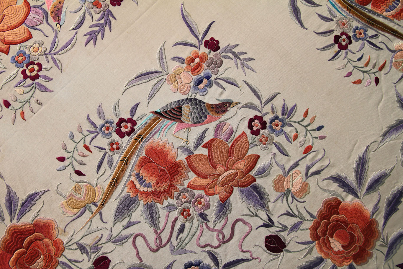 Guang Embroidery - A 1,000-year-old National Treasure Flourishes on Fingertips