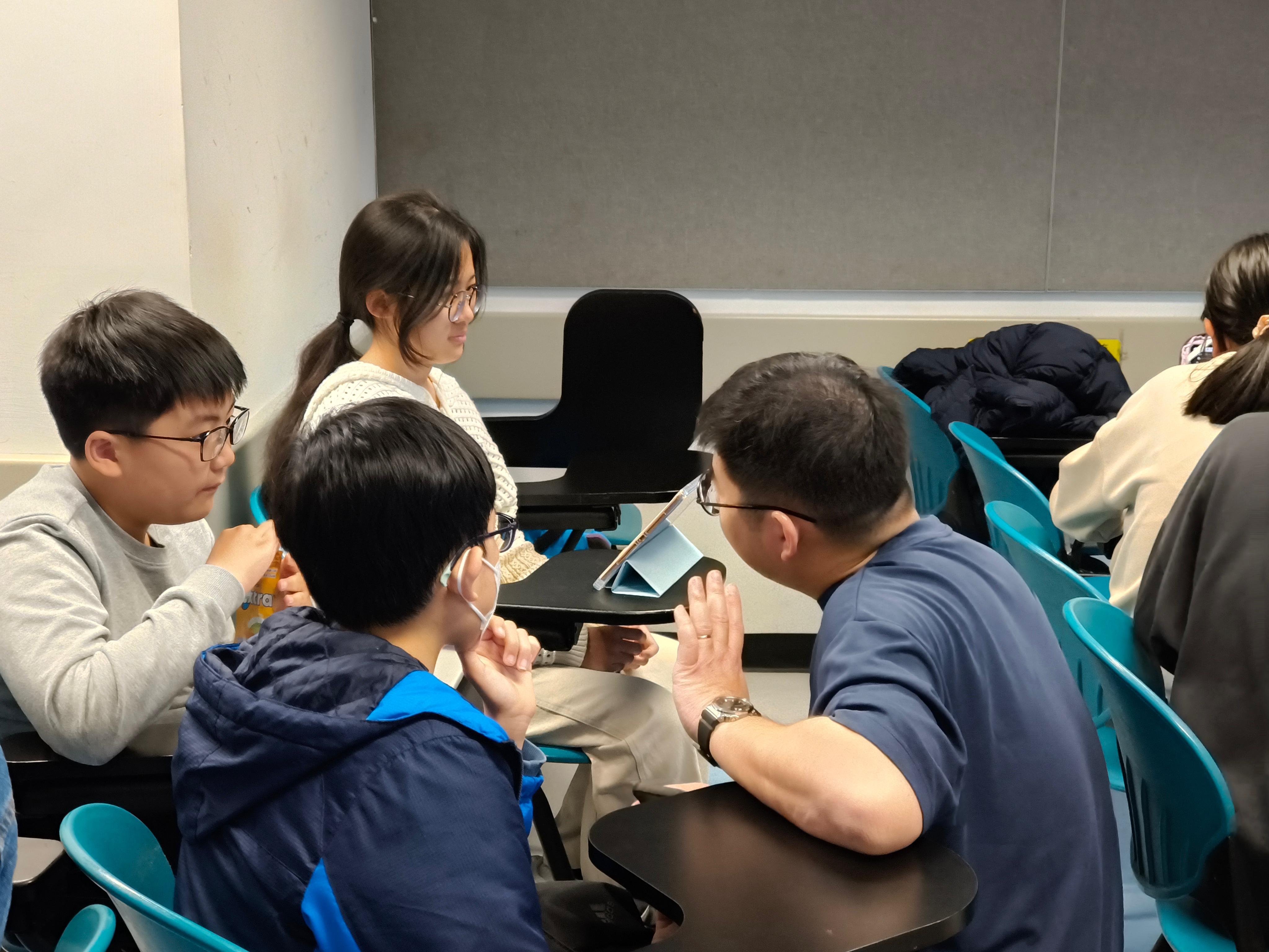 學生一起學習