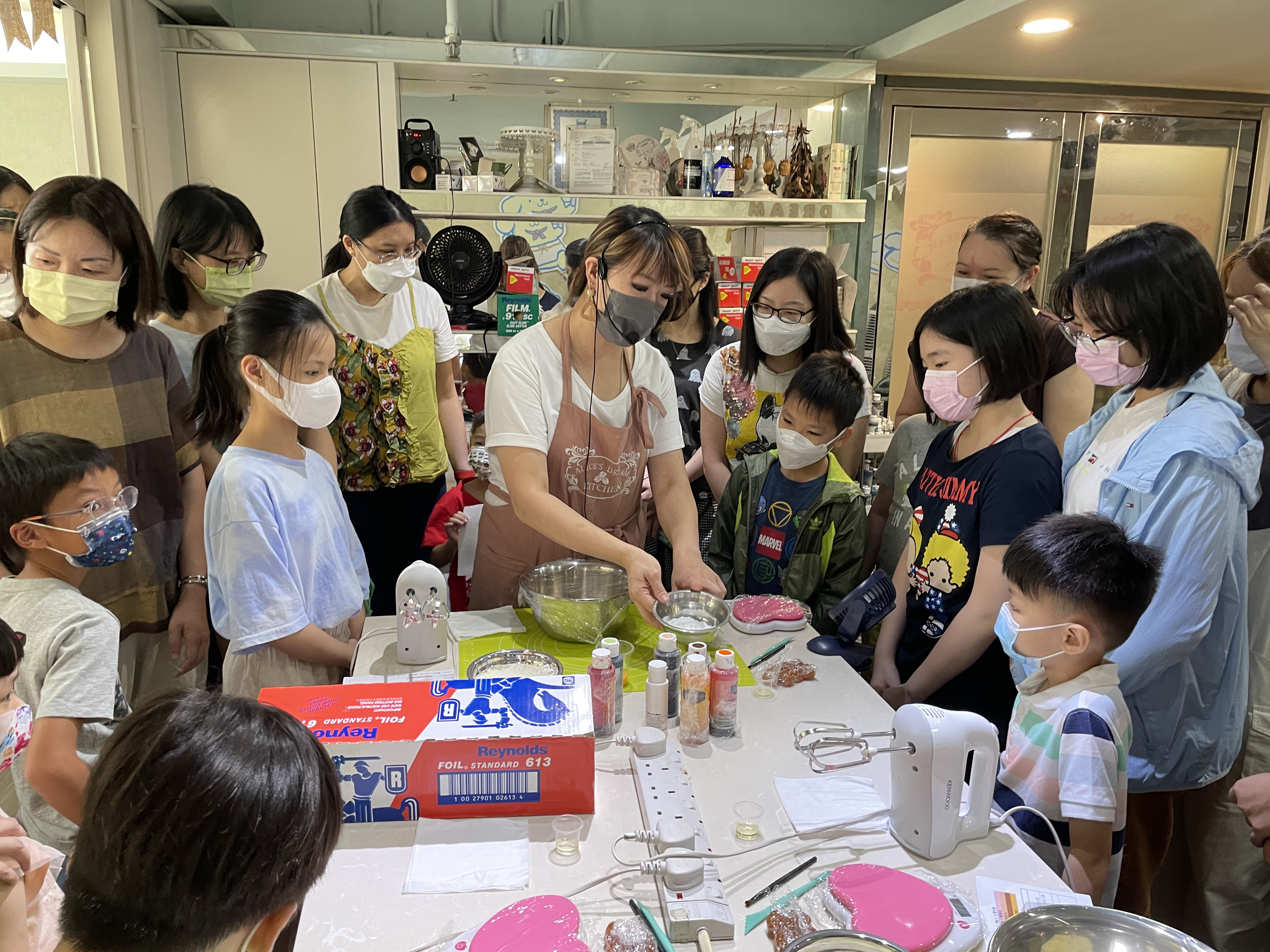 Baking Workshop with Kids (Fluffy Piggy Pineapple Cake)