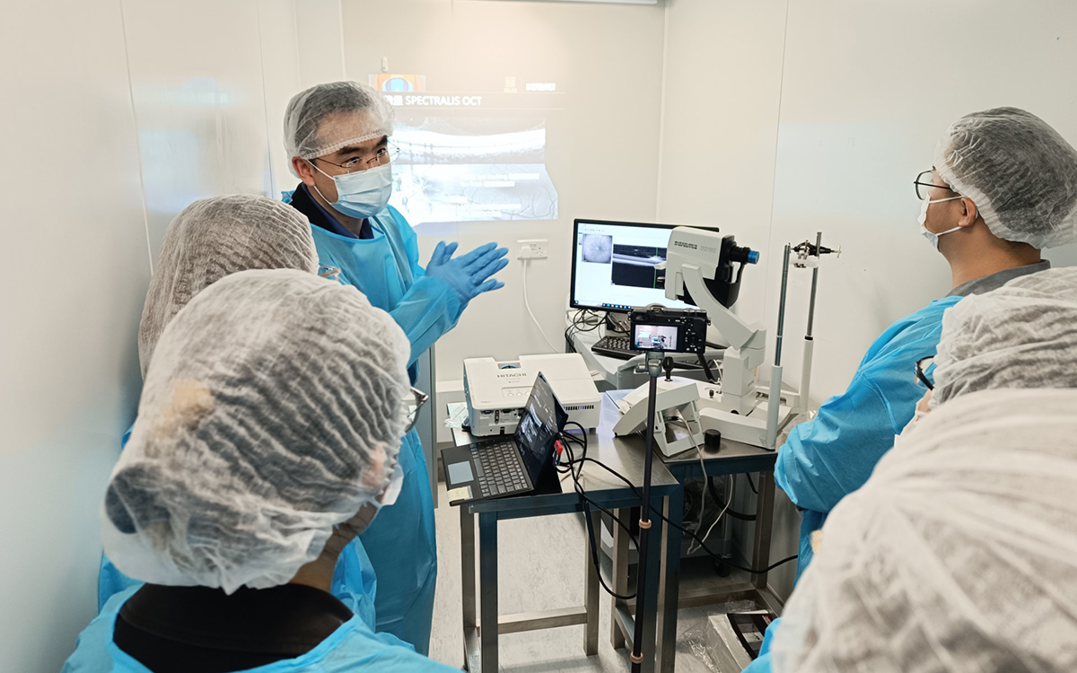 Hand-on measurement trial in OCT training