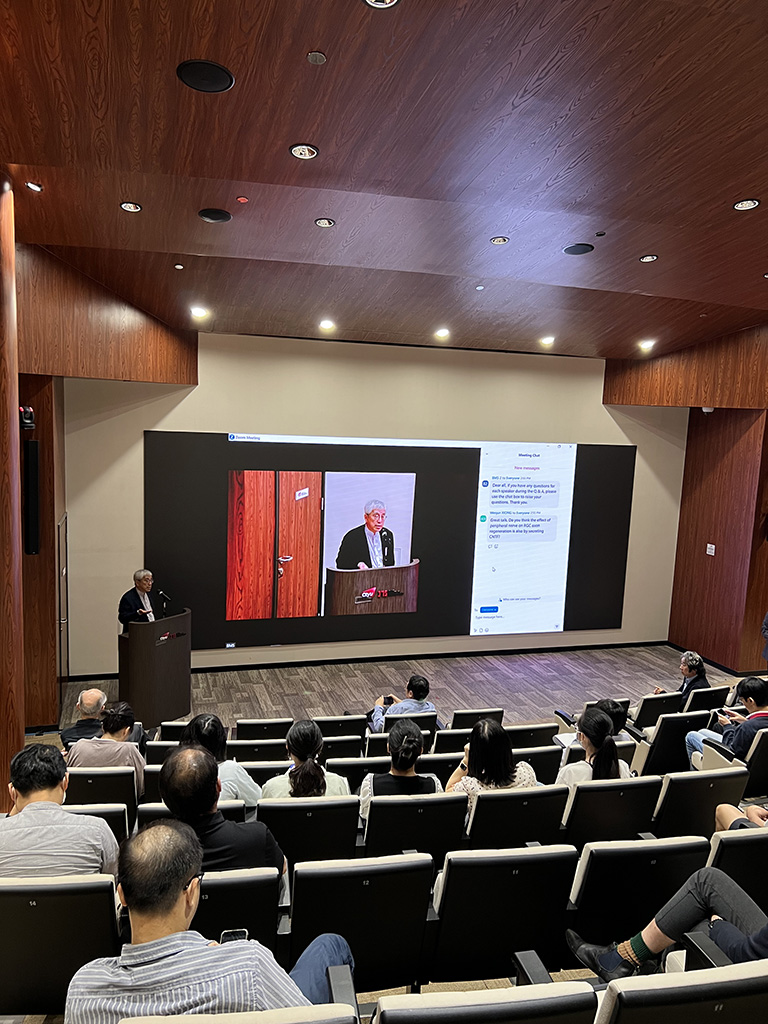 Professor Kwok-Fai So, the Academician of Chinese Academy of Sciences and Professor HUANG Yu, Head of Department gave their closing remarks at the Joint Symposium.