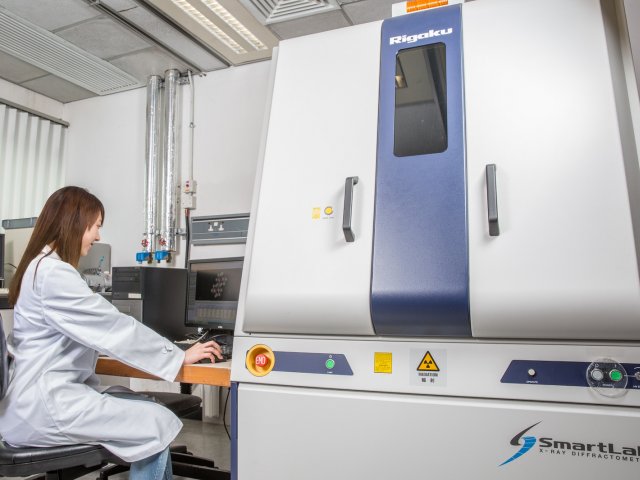 X-ray Diffractometer (XRD) - Rigaku Smartlab